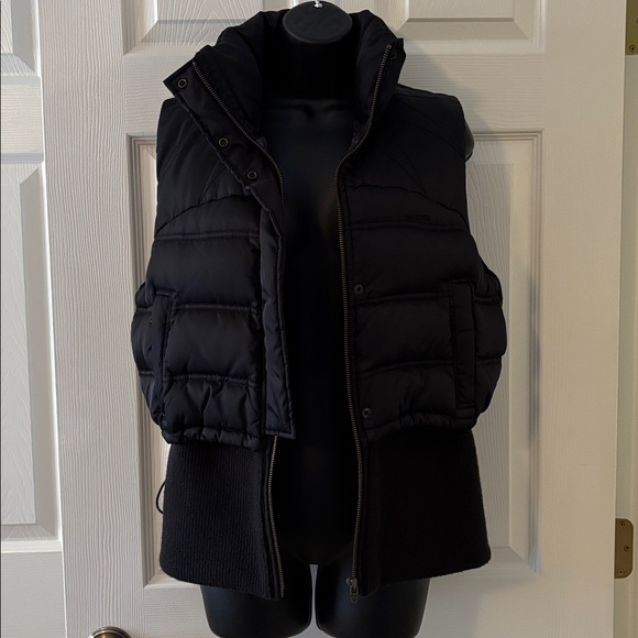 Women's Black Puffer Vest - Picture 2 of 10